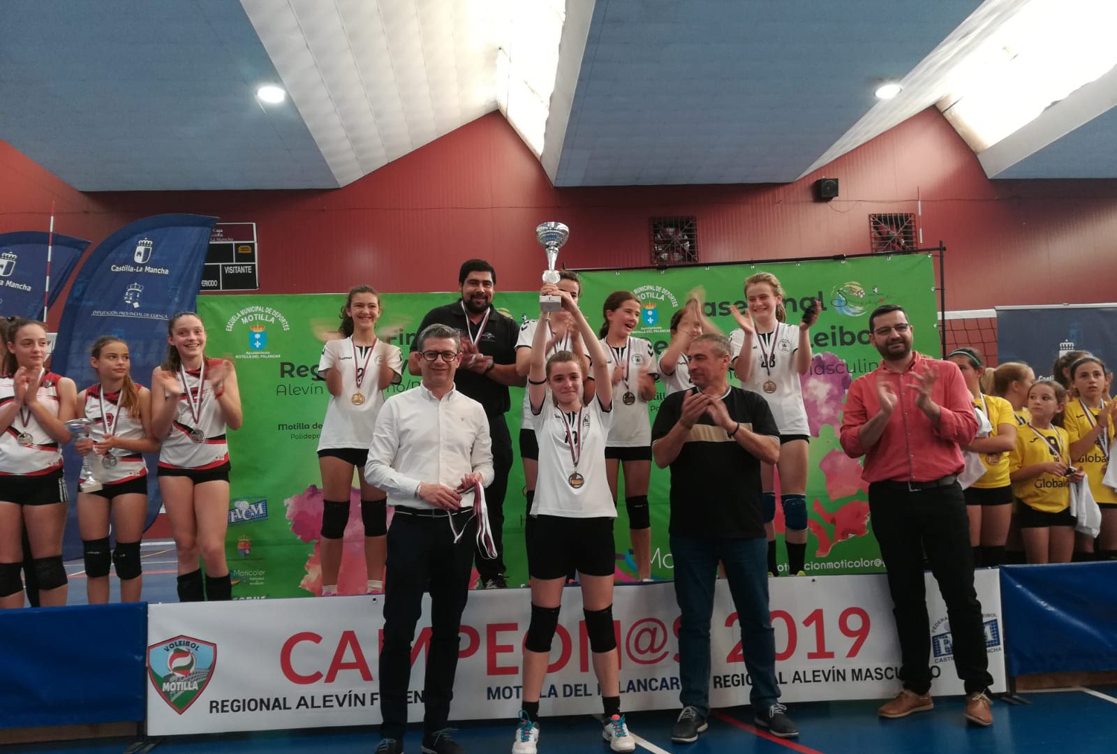 El alevín de voleibol de Iniesta, campeón de CLM y clasificado para el Campeonato de España
