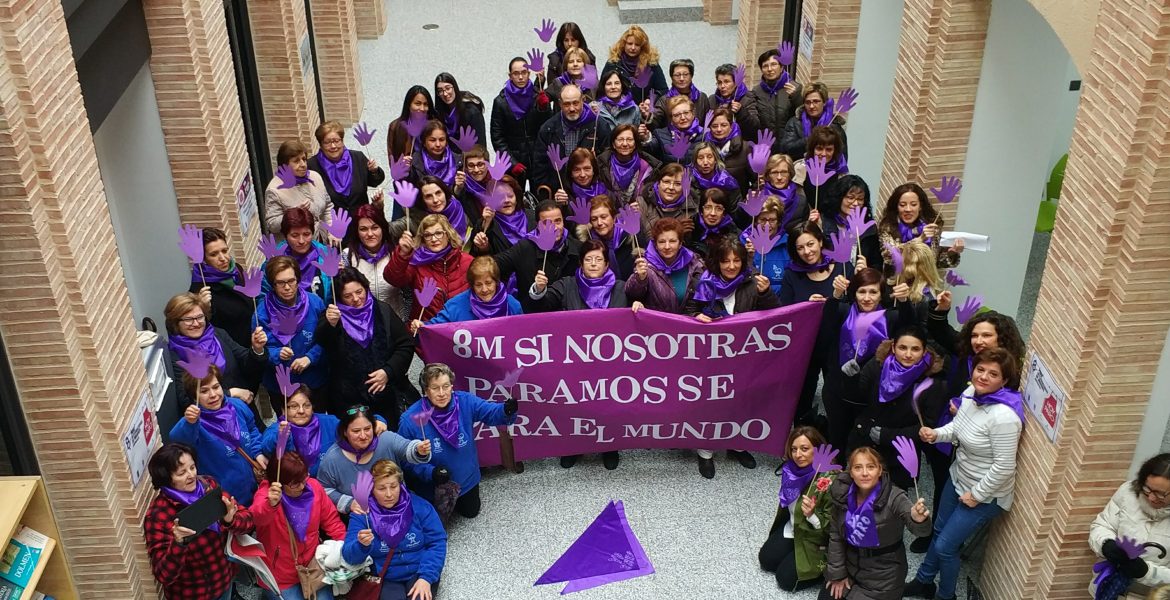 Las mujeres de Iniesta salen a la calle reivindicando la igualdad