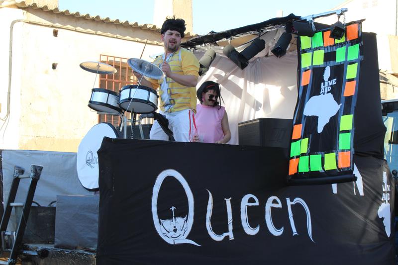 Queen también reina en el carnaval de Iniesta