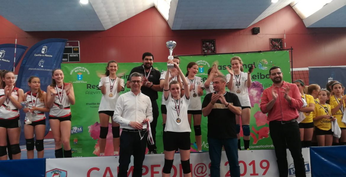 El alevín de voleibol de Iniesta, campeón de CLM y clasificado para el Campeonato de España